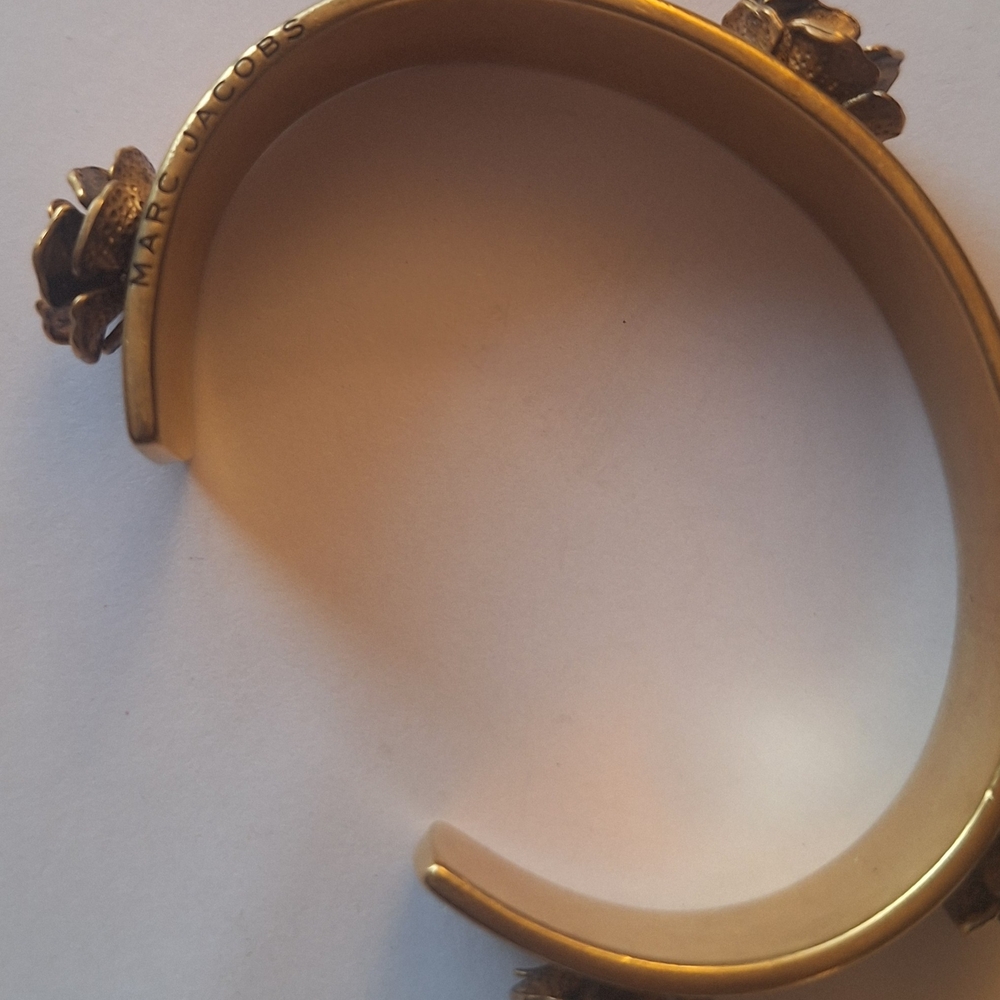 Marc Jacobs Bracelet w/ Flowers - Picture 9 of 10